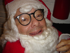 smallsantalarry2.jpg